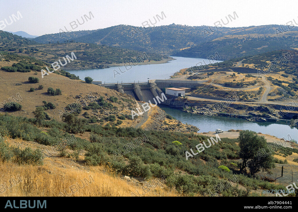 EMBALSE DE PANZACOLA(PROXIMO A VILCHES).
