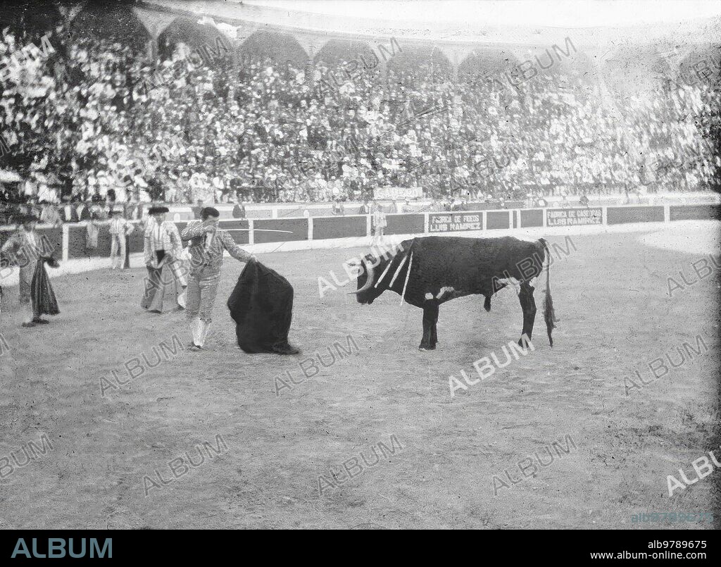 Plaza de la Línea, 27 de Julio. Matías Lara (Larita), Entrando A Matar. Foto: trinidad Diaz.