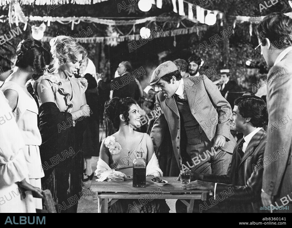 ILIANA ROSS y SANDRA ALBERTI en LA COQUITO, 1977, dirigida por PEDRO MASO.