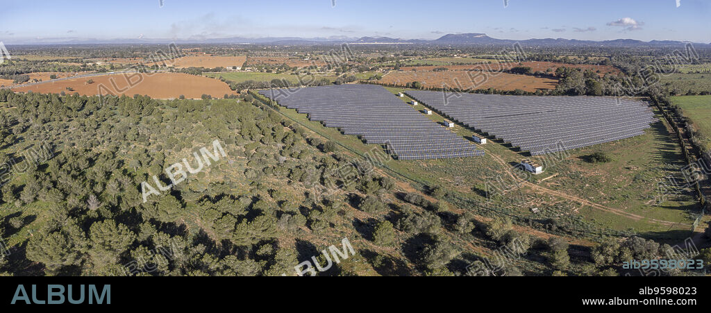 Grun Parc Fotovoltaic, solar energy plates, Llucmajor, Mallorca, Balearic Islands, Spain.