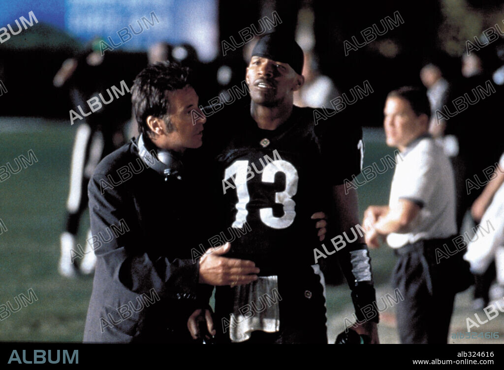 AL PACINO and JAMIE FOXX in ANY GIVEN SUNDAY, 1999, directed by OLIVER STONE. Copyright WARNER/ILLUSION ENT./ITXLAN CORP. / ZUCKERMAN, ROBERT.