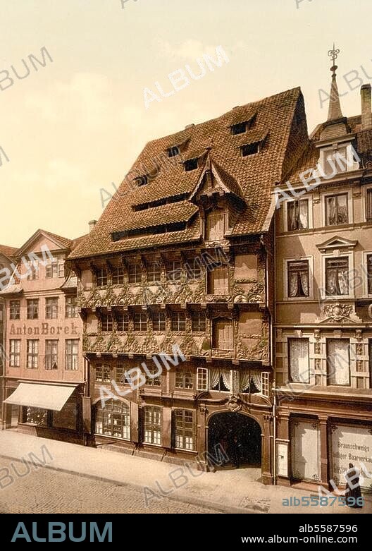 Braunschweig (Niedersachsen), Haus Früher Sack 5, am Burgplatz. Außenansicht. Photochrom, undat. (um 1900).