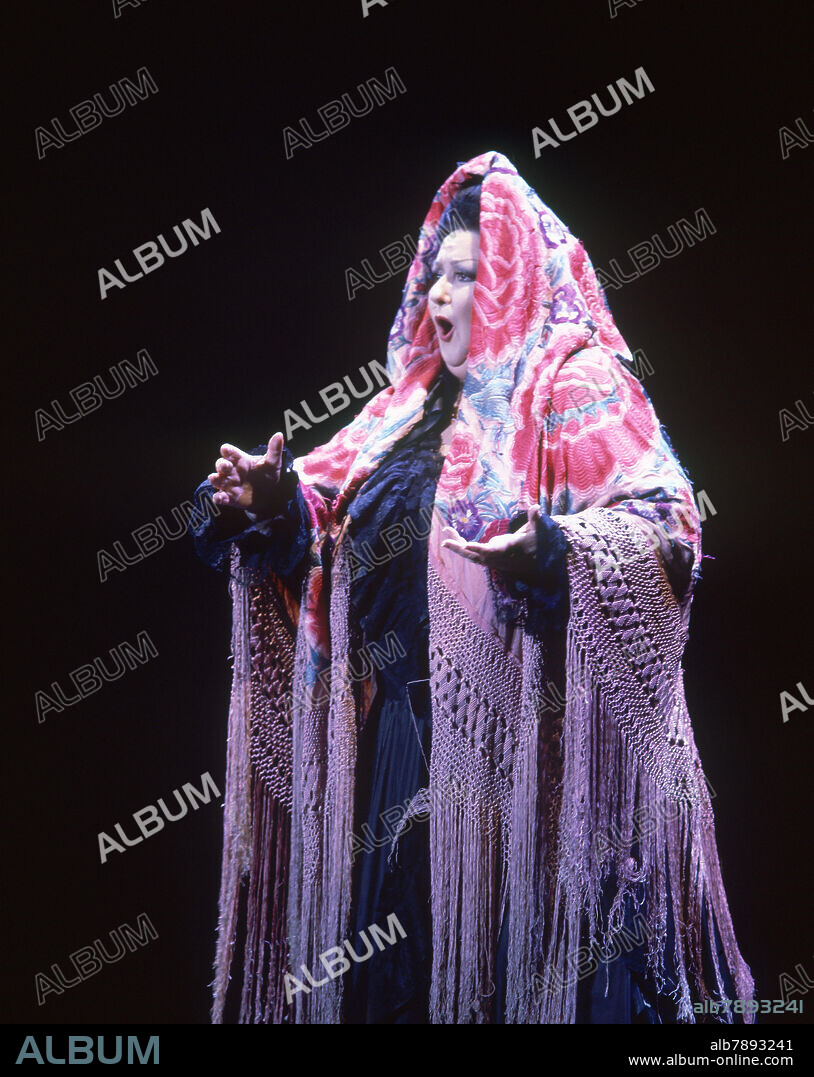 JOSE TAMAYO. MONTSERRAT CABALLE CANTANDO EN LA ZARZUELA LA DOLORES - S XX.