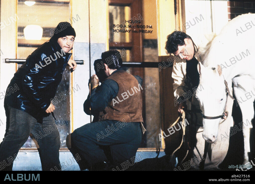 JOHN BELUSHI y STEPHEN FURST en DESMADRE A LA AMERICANA, 1978 (ANIMAL HOUSE), dirigida por JOHN LANDIS. Copyright UNIVERSAL PICTURES.