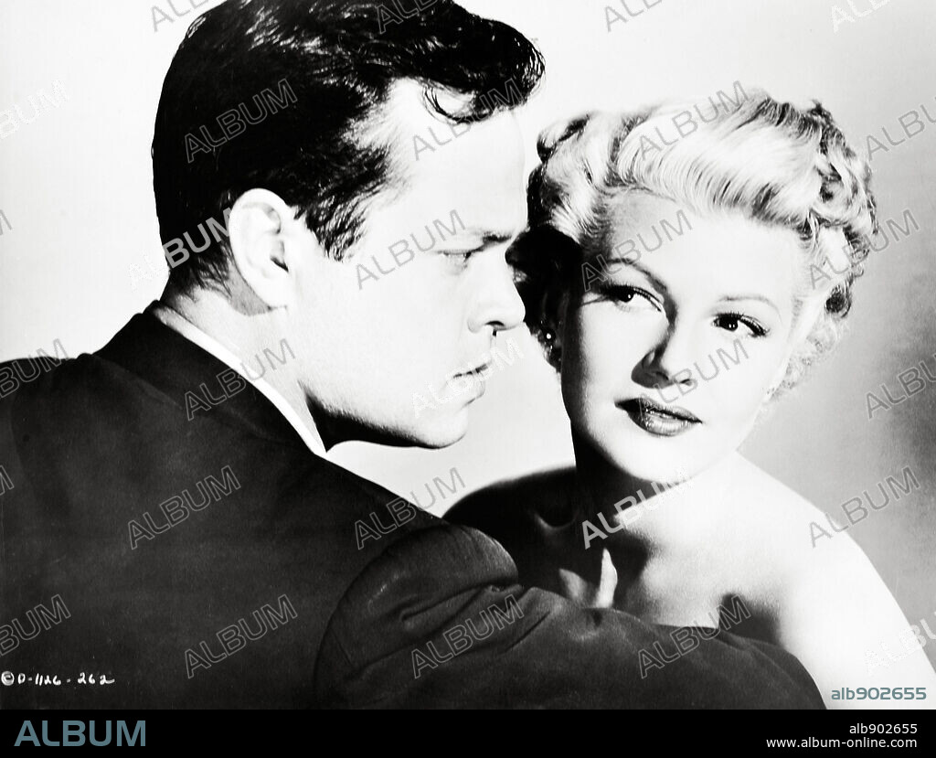 ORSON WELLES and RITA HAYWORTH in THE LADY FROM SHANGHAI, 1947, directed by ORSON WELLES. Copyright COLUMBIA PICTURES.