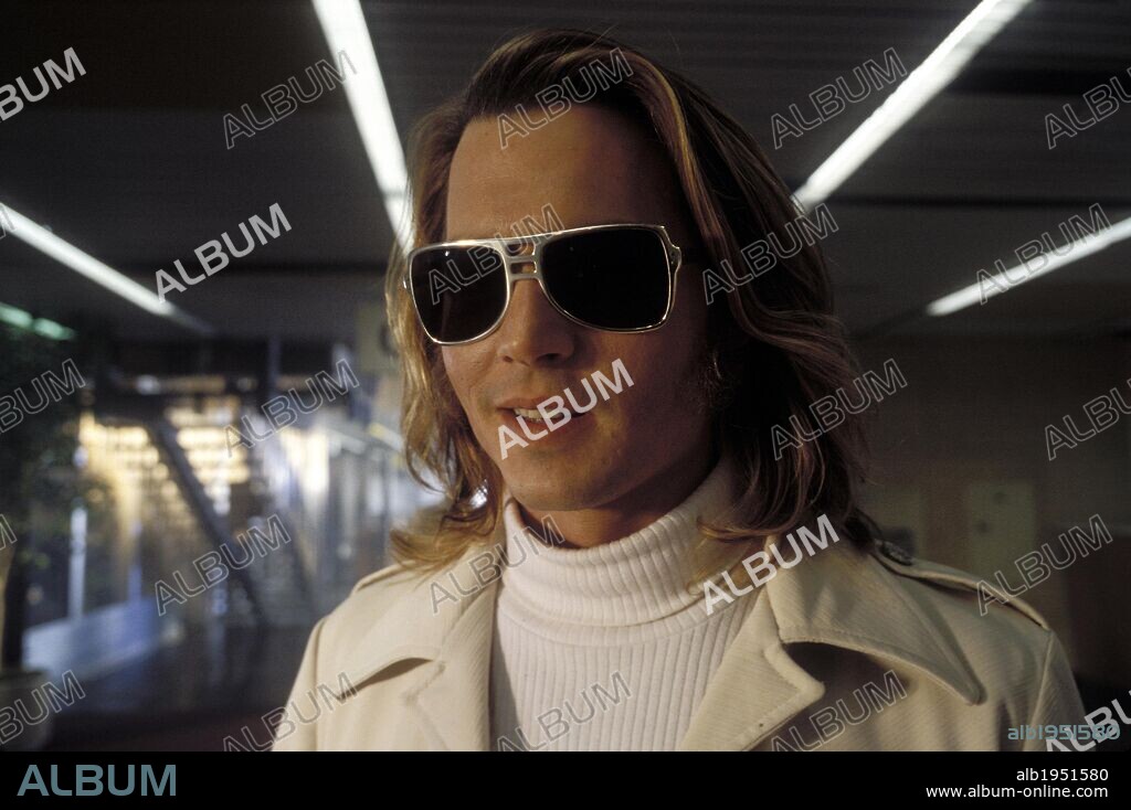 JOHNNY DEPP en BLOW, 2001, dirigida por TED DEMME. Copyright NEW LINE CINEMA.