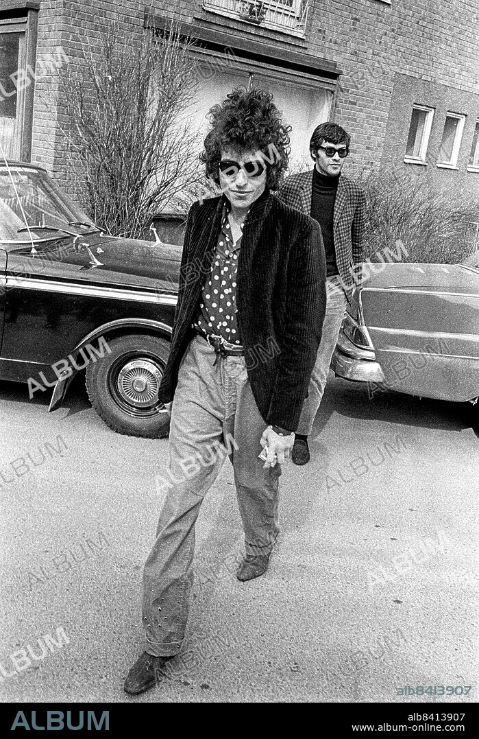 STOCKHOLM 1966-04-28 *For Your FIles*. Bob Dylan is seen at arrival Stockholm, Sweden April 28, 1966" during his " Bob Dylan World Tour 1966 In the back ground Robbie Robertson. Foto: Ronny Karlsson / DN / TT / Kod: 151. **SvD OUT**.