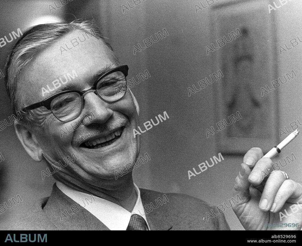 ARKIV 19701215- SVENSKA NOBELPRISTAGARE - Ulf von Euler, professor, erhöll Nobelpriset i medicin 1970 för sin upptäckt av hormonet noradrenalin. Son till Hans von Euler-Chelpin som fick Nobelpriset i kemi 1929. Foto: Jan Düsing / EXP / TT / Kod 12.