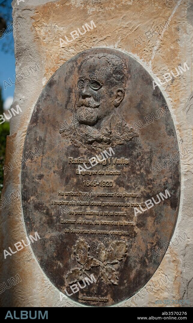 JULI MARÍA FOSSAS I MARTÍNEZ. Juli María Fossas / Relieve conmemorativo para Rafael Puig i Valls con inscripción, 1913, Relieve, Casa Quinta de Sant Rafael, Tarragona, Cataluña, España.