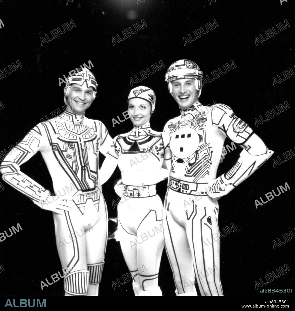 BRUCE BOXLEITNER, CINDY MORGAN and JEFF BRIDGES in TRON, 1982, directed by STEVEN LISBERGER. Copyright DISNEY.