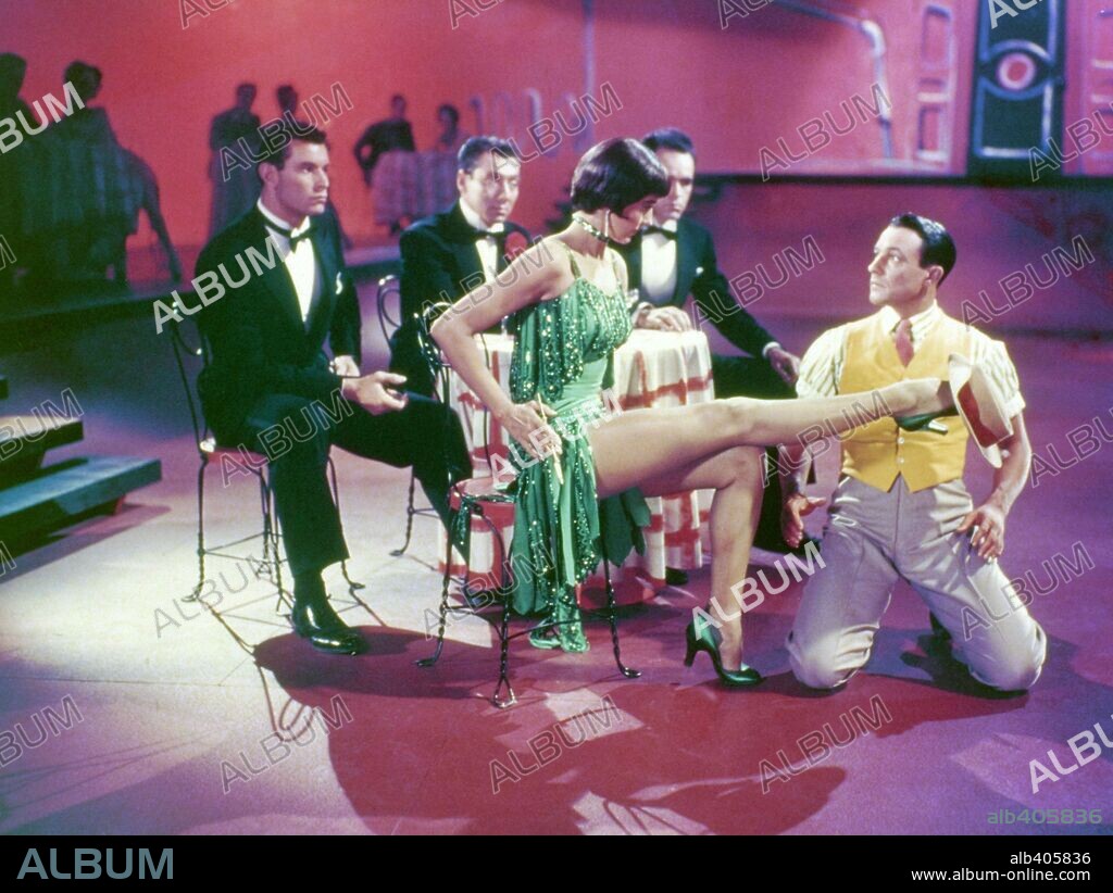 CYD CHARISSE et GENE KELLY dans SINGIN' IN THE RAIN, 1952, réalisé par GENE KELLY et STANLEY DONEN. Copyright M.G.M.