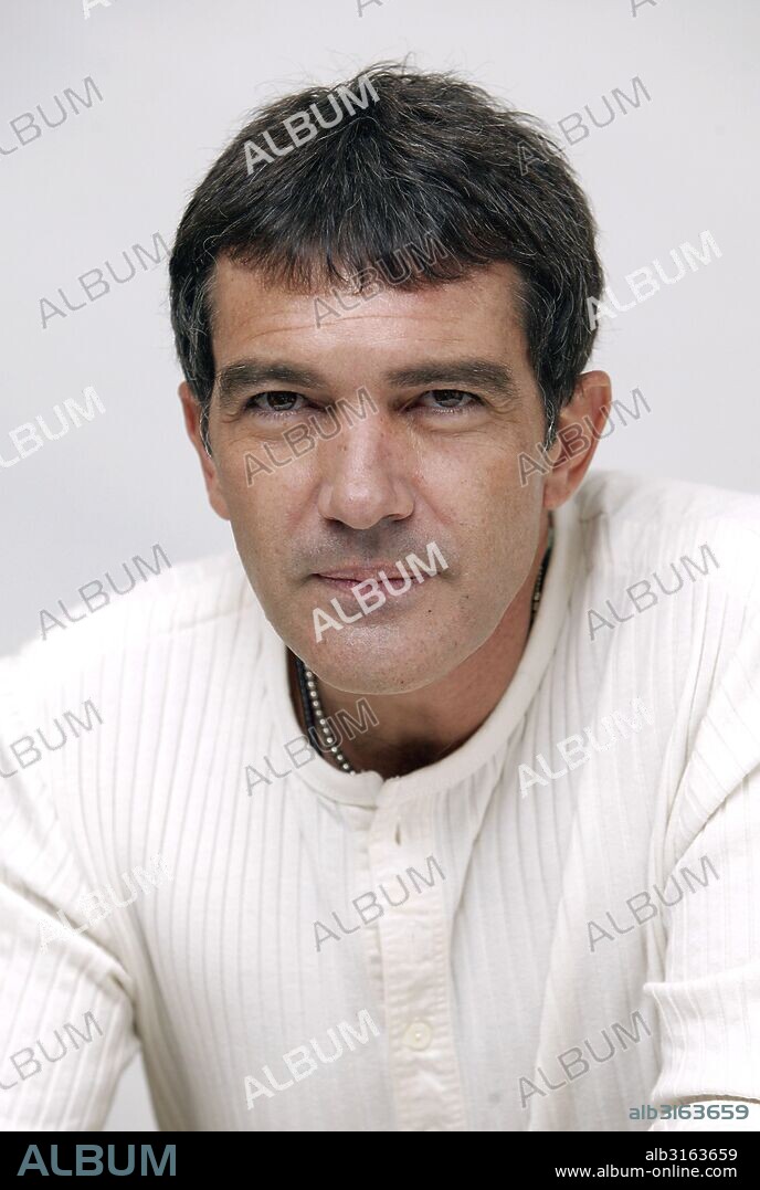 ANTONIO BANDERAS. October 15, 2005 - U.S. - Antonio Banderas promoting ''The Legend of Zorro'' in Hollywood, CA. October 15, 2005. 15/10/2005