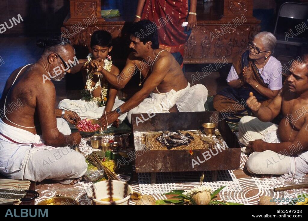 Religionen / Hinduismus / Upanayana ( Initiationsritus für Knaben der Brahmanen, verbunden mit der Verleihung der heiligen Schnur Yajnopavita).-Zeremonie des Upanayana in Trivandrum ( Kerala, Indien).-/ Foto, undatiert.