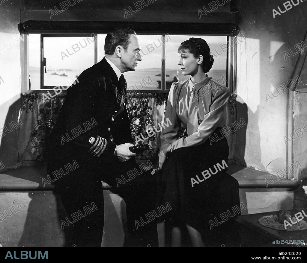 CONRAD VEIDT y VALERIE HOBSON en EL ESPÍA NEGRO, 1939 (THE SPY IN BLACK), dirigida por MICHAEL POWELL. Copyright COLUMBIA PICTURES.