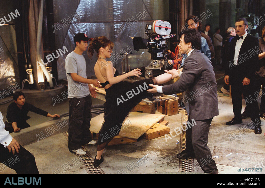 JACKIE CHAN, JENNIFER LOVE HEWITT, KEVIN DONOVAN and RITCHIE COSTER in THE TUXEDO, 2002, directed by KEVIN DONOVAN. Copyright TM & DREAMWORKS / KRAYCHYK, GEORGE.