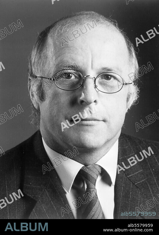 Blüm, Norbert Politiker (CDU; seit 1977 Bundesvorsitzender der Sozialausschüsse der CDU-Arbeitnehmerschaft, 1981/82 Senator für Bundesangelegenheiten in Westberlin; seit 1982 Bundesminister für Arbeit und Sozialordnung). Porträtaufnahme, 1982.