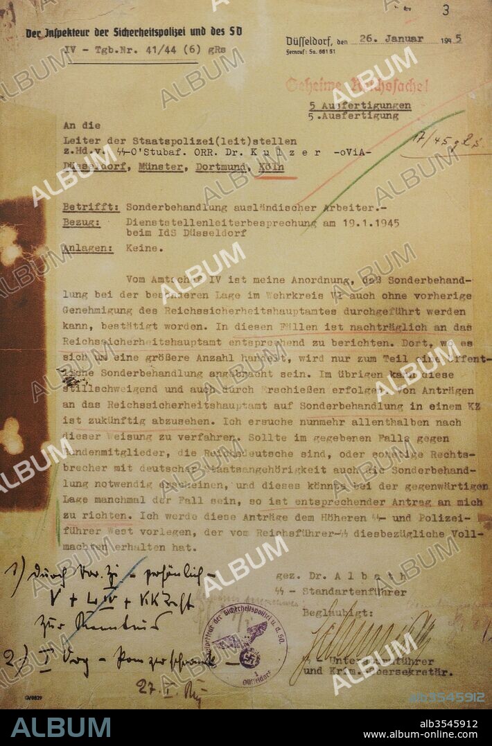Centro de Documentación del Nacionalsocialismo. Museo Memorial de la Prisión de la Gestapo en la EL-DE House. Fundado en 1979. Fue la oficina central de la Policia Secreta del Estado (Gestapo) entre 1935 y 1945. Documento que indica las órdenes a seguir sobre el tratamiento a los trabajadores extranjeros. Colonia. Alemania.
