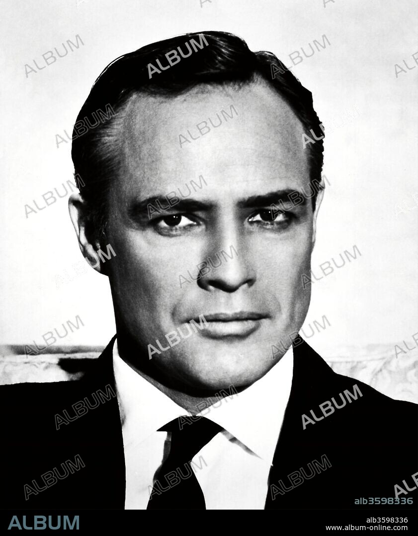 MARLON BRANDO en LA CONDESA DE HONG-KONG, 1967 (A COUNTESS FROM HONG KONG), dirigida por CHARLES CHAPLIN. Copyright UNIVERSAL PICTURES.