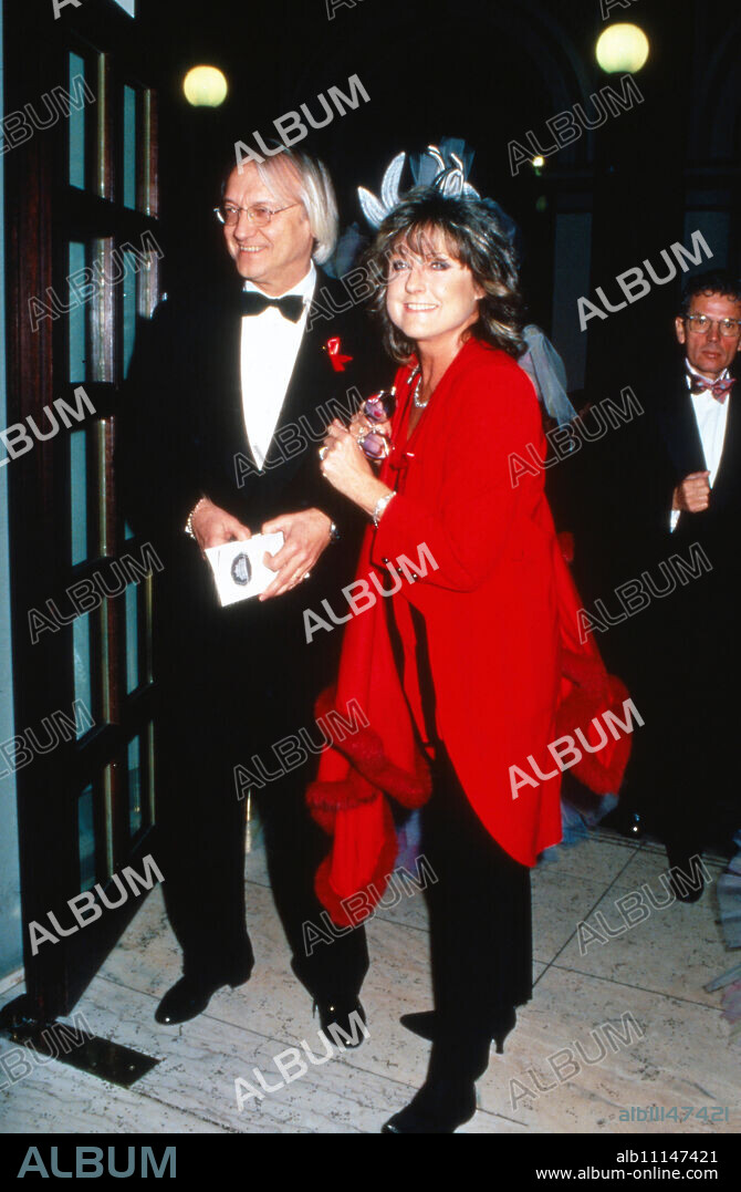 Presenter Sigi Harreis with husband Klaus Langer at the Frankfurt Opera Ball, Germany 1994. (original german headline: Opernball Frankfurt 1994).