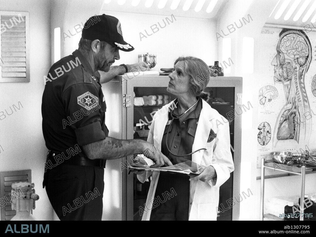 FRANCES STERNHAGEN y SEAN CONNERY en ATMÓSFERA CERO, 1981 (OUTLAND), dirigida por PETER HYAMS. Copyright LADD COMPANY/WARNER BROS.