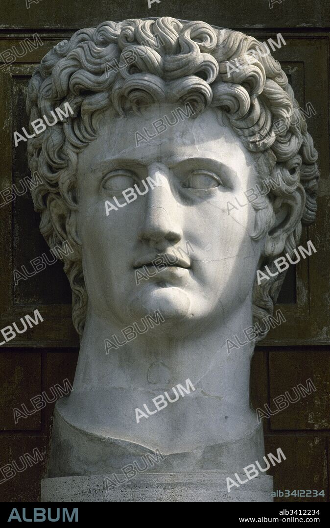Augusto (Roma, -61-Nola,14). Primer emperador romano. Su nombre era Cayo Octavio (Gaius Octavius) pero asumió el de Cayo Julio César Octaviano (Gaius Julius Cesar Octavianus). Cabeza colosal de Augusto. Museos Vaticanos.