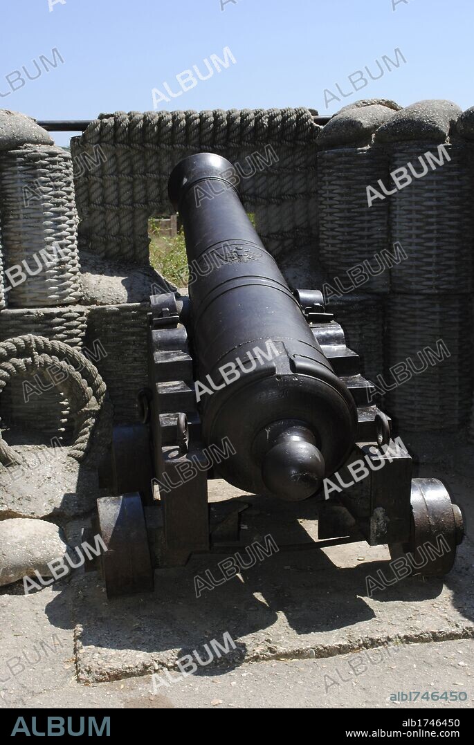 CAÑON. Arma de fuego que fué utilizada para defender la ciudad de Sebastopol durante el sitio que vivió la ciudad durante 11 meses (1854-1856), durante la Guerra de Crimea (1853-1856). Ciudad de Sebastopol. Ucrania. Europa Oriental.