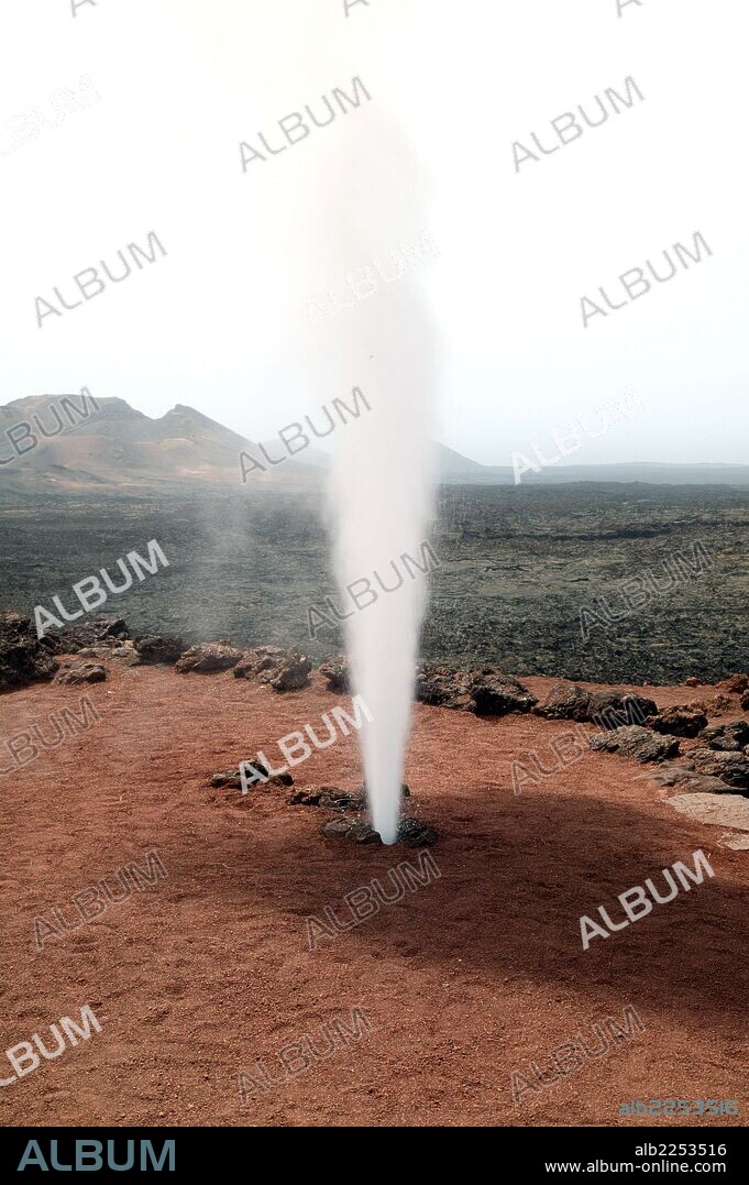 CANARIAS. LANZAROTE. PARQUE NACIONAL DEL TIMANFAYA. GEISER.