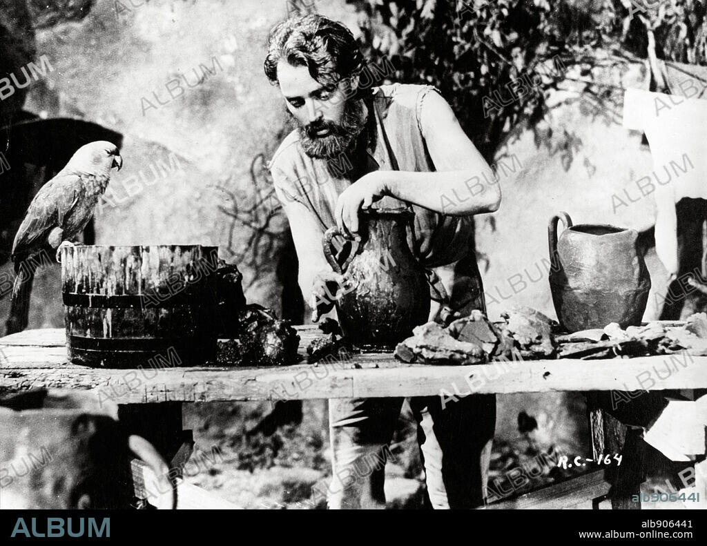 DAN O'HERLIHY in THE ADVENTURES OF ROBINSON CRUSOE, 1954 (ROBINSON CRUSOE), directed by LUIS BUÑUEL. Copyright UNITED ARTISTS.