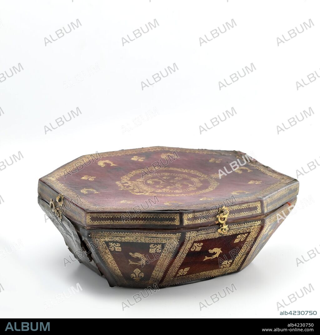 ANÓNIMO. Anónimo / 'Estuche para azafate octogonal de cristal con decoración de canastillos'. 1650 - 1711. Cuero, Madera, Metal, Tela, 10,5 x 27,5 cm.