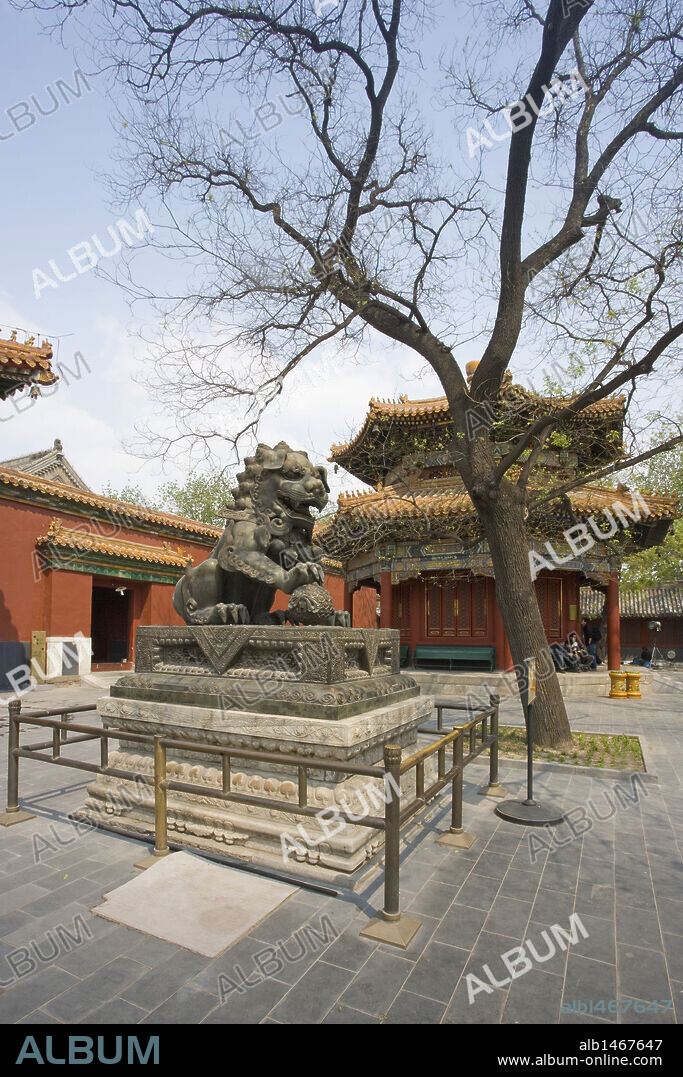 China. Beijing. Yonghe Temple (17th century). Exterior.