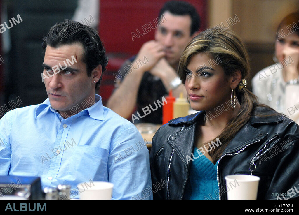 EVA MENDES and JOAQUIN PHOENIX in WE OWN THE NIGHT, 2007, directed by JAMES GRAY. Copyright 2929 PRODUCTIONS/INDUSTRY ENTERTAINMENT / JOYCE, ANNE.