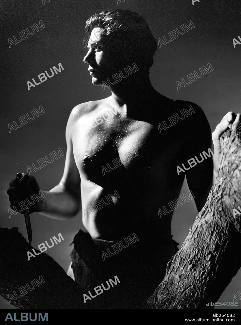 JOHNNY WEISSMULLER en TARZÁN Y SU COMPAÑERA, 1934 (TARZAN AND HIS MATE), dirigida por CEDRIC GIBBONS. Copyright M.G.M.