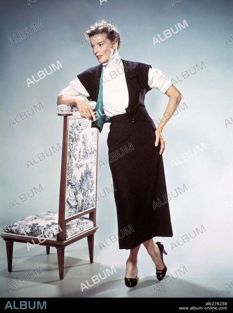 KATHARINE HEPBURN en SU OTRA ESPOSA, 1957 (DESK SET), dirigida por WALTER LANG. Copyright 20TH CENTURY FOX.