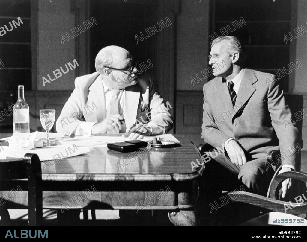 ARTHUR HILL and TIMOTHY WEST in CHURCHILL AND THE GENERALS, 1979, directed by ALAN GIBSON. Copyright BRITISH BROADCASTING CORPORATION (bbc).