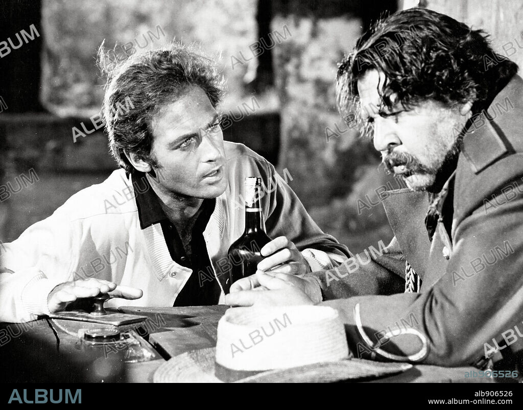FERNANDO SANCHO y JOHN RICHARDSON en EL AVENTURERO DE GUAYNAS, 1969, dirigida por JOAQUIN ROMERO MARCHENT. Copyright CENTAURO FILMS.