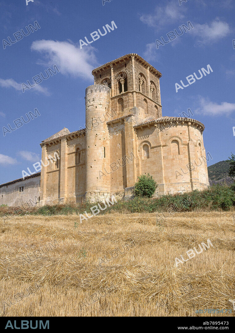 IGLESIA ROMANICA - SIGLO XII - VISTA DEL ABSIDE Y DE LA TORRE CIMBORRIO.