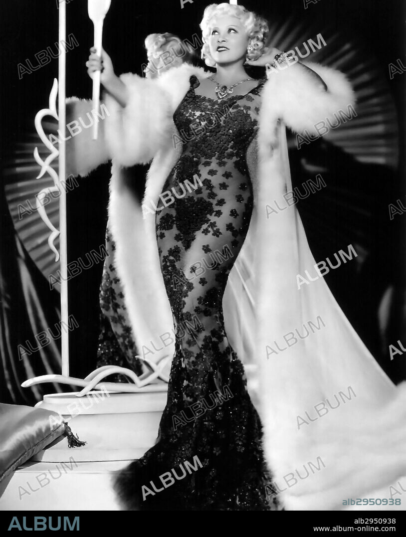MAE WEST in GO WEST YOUNG MAN, 1936, directed by HENRY HATHAWAY. Copyright PARAMOUNT PICTURES.