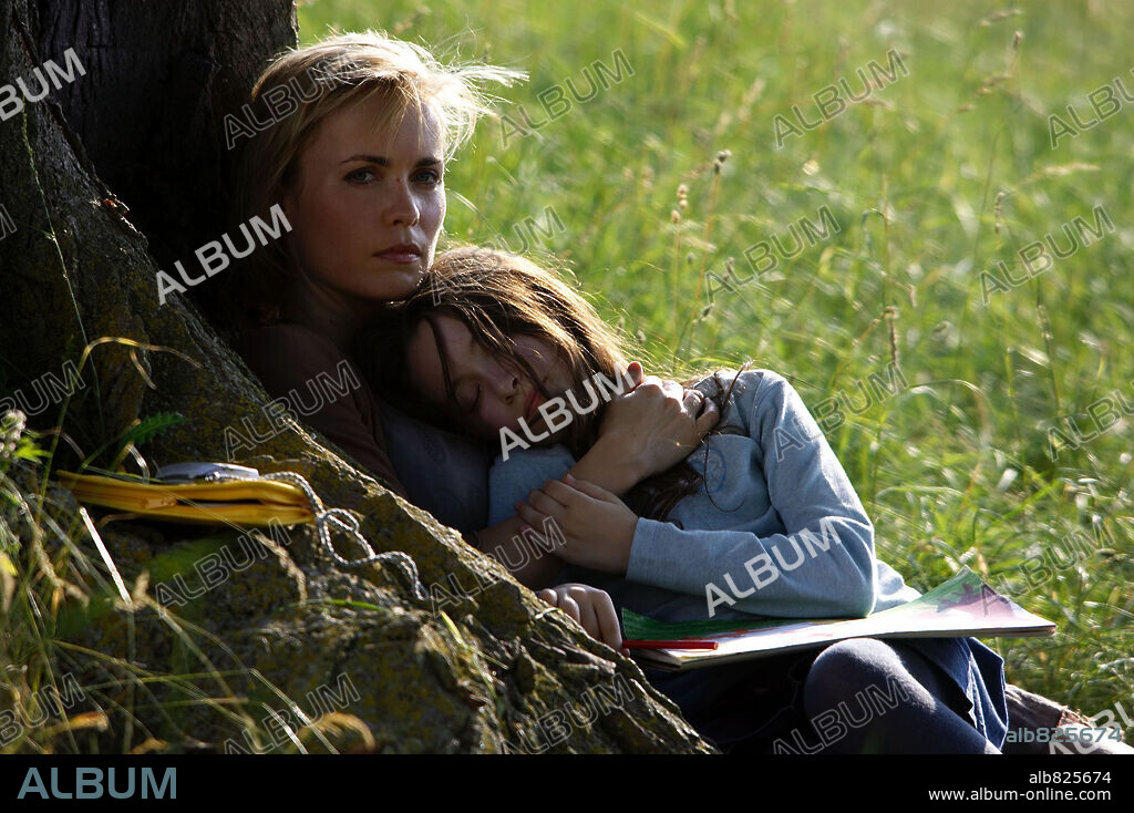 JODELLE FERLAND et RADHA MITCHELL dans SILENT HILL, 2006, réalisé par CHRISTOPHE GANS. Copyright TRISTAR PICTURES / RAFY.