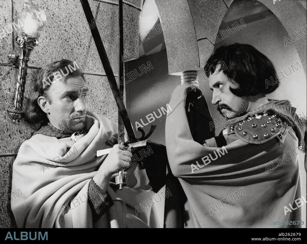 FERNANDO FERNAN GOMEZ y JUANJO MENENDEZ en LA VENGANZA DE DON MENDO, 1961, dirigida por FERNANDO FERNAN GOMEZ. Copyright ACTA COOPERATIVA.