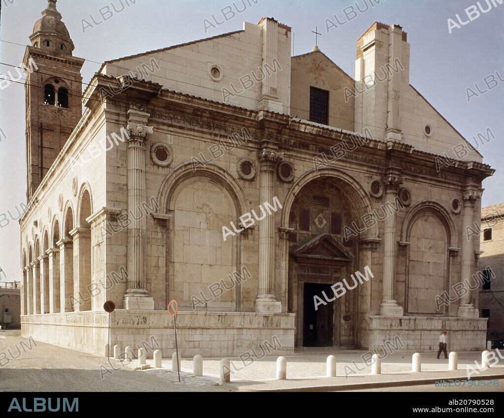 LEON BATTISTA ALBERTI (1404-1472). EXTERIOR-TEMPLO MALATESTIANO.