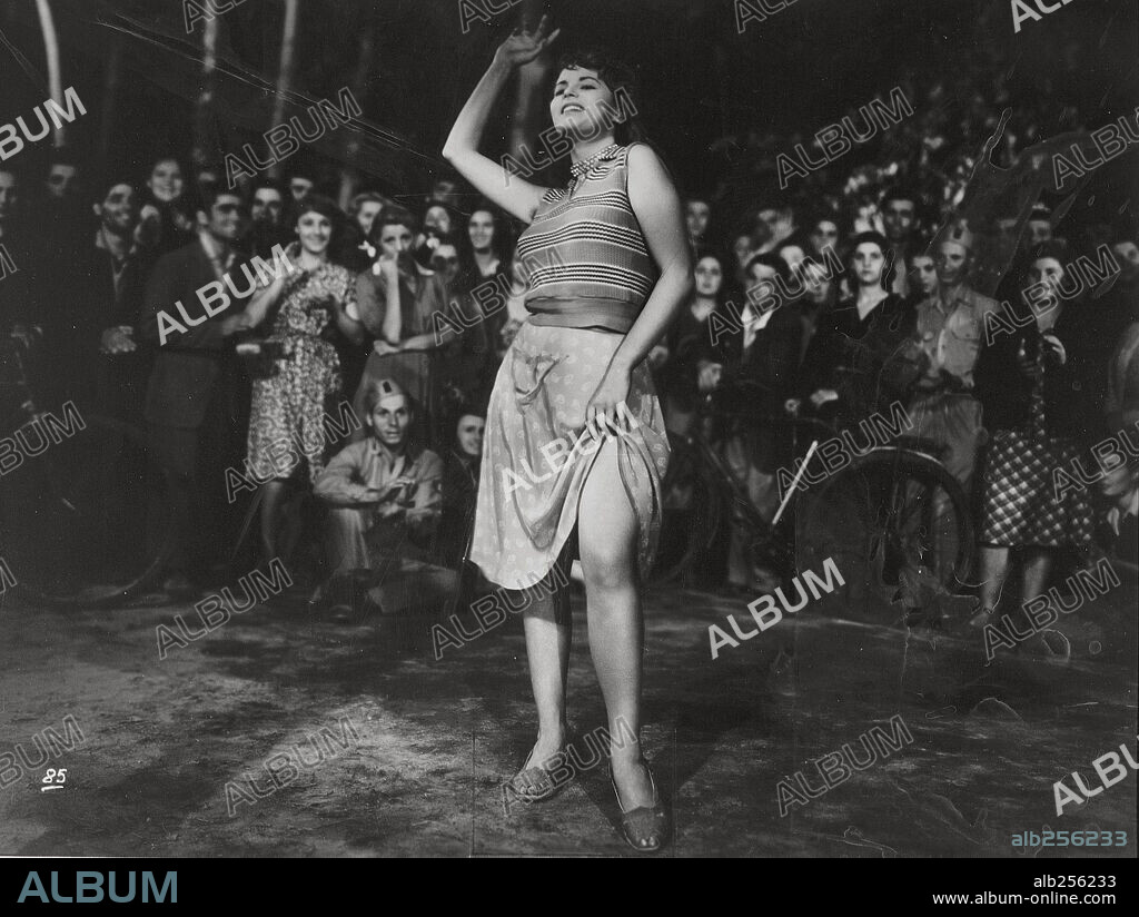 SILVANA MANGANO in RISO AMARO, 1949, unter der Regie von GIUSEPPE DE SANTIS. Copyright LUX/DE LAURENTIIS.