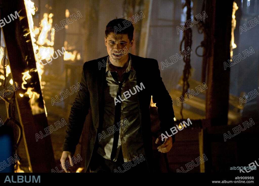 STEVEN STRAIT in THE COVENANT, 2006, directed by RENNY HARLIN. Copyright SCREEN GEMS/ALLUMINATION FILMWORKS/COLUMBIA TRISTAR FILMS / WENK, JONATHAN.