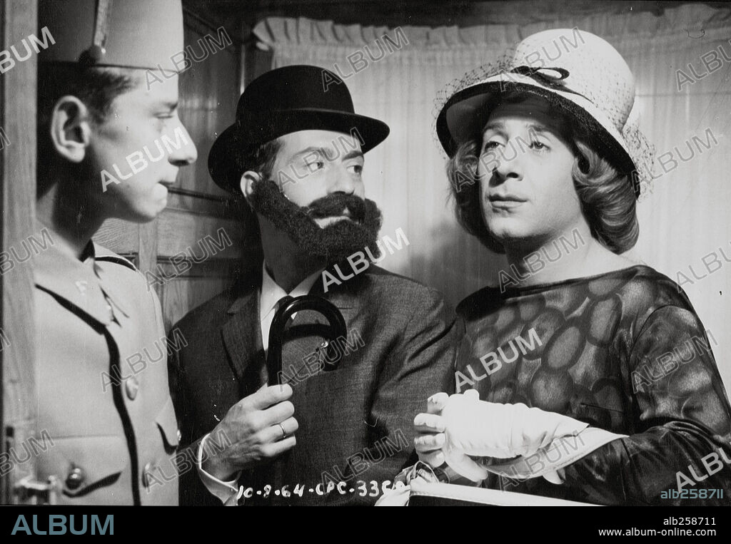 ALFREDO LANDA y JOSE LUIS LOPEZ VAZQUEZ en CASI UN CABALLERO, 1964, dirigida por JOSE MARIA FORQUE. Copyright HESPERIA FILMS.