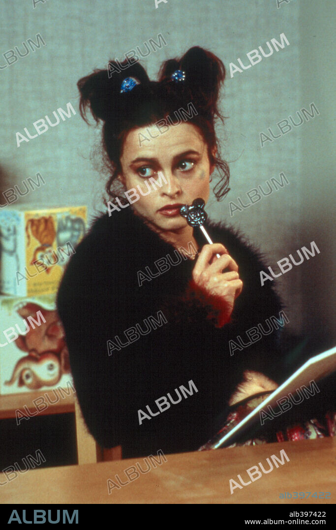 HELENA BONHAM CARTER in NOVOCAINE, 2001, directed by DAVE ATKINS. Copyright NUMB CUMS PRODUCTIONS/ARTISAN ENTERTAINMENT.