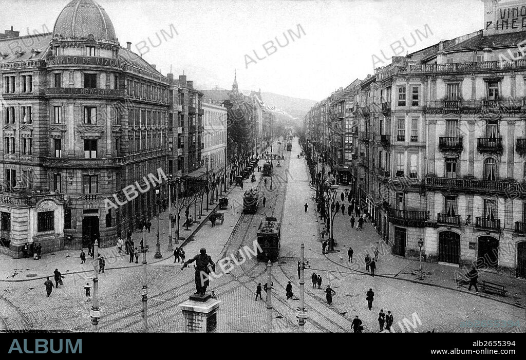 Bilbao. Edificio del Banco de Vizcaya en la Gran Vía de Bilbao. Fotografía de 1910.