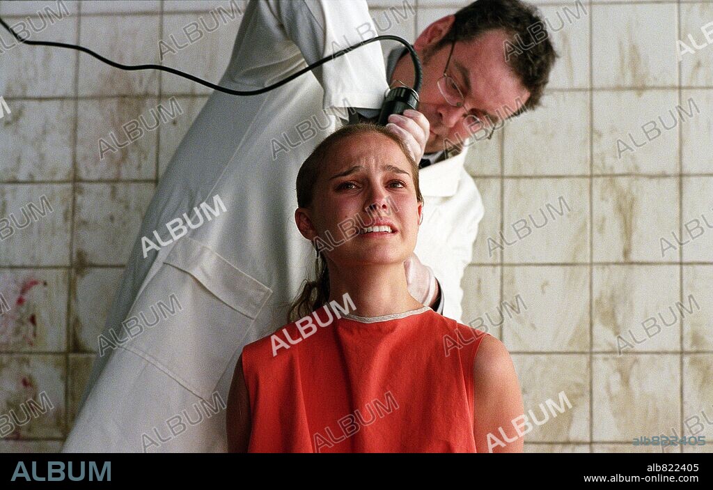 NATALIE PORTMAN in V FOR VENDETTA, 2005, directed by JAMES MCTEIGUE. Copyright WARNER BROS. / APPLEBY, DAVID.