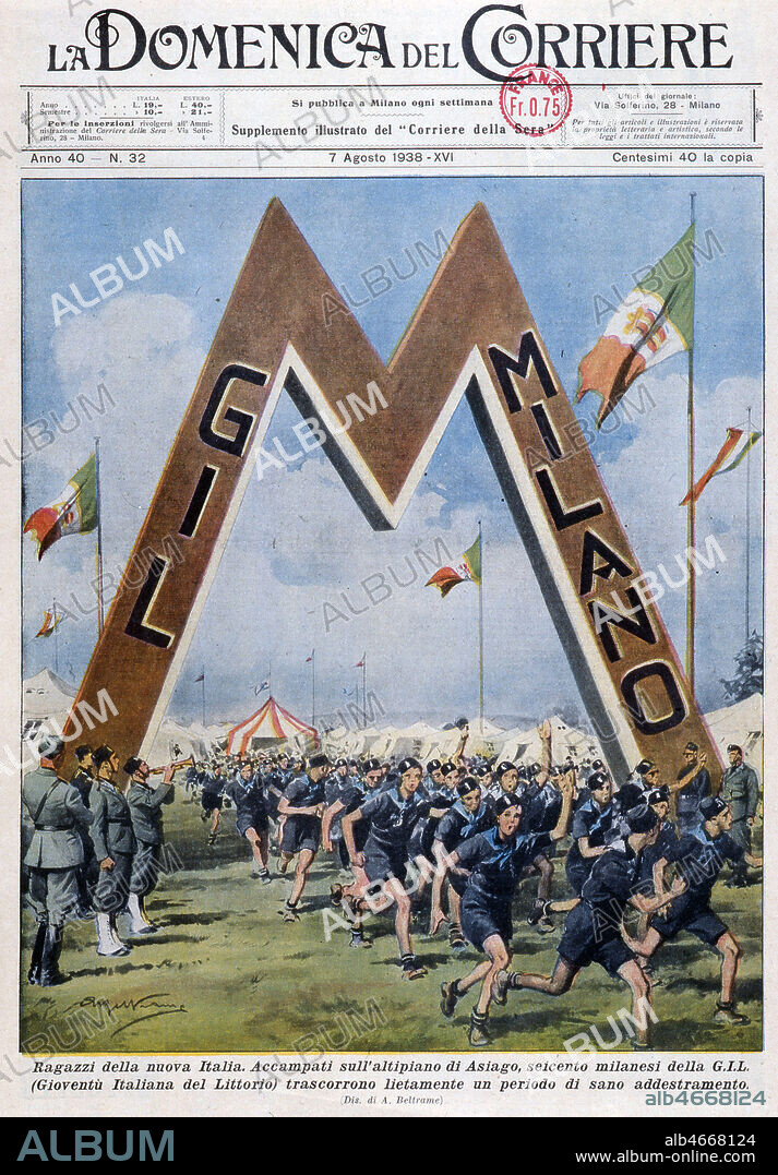 Jeunesse fasciste participant a une manifestation sportive, mouvement Opera Nazionale Balilla fonde par Mussolini pour la jeunesse italienne. Illustration de Achille BELTRAME (1871-1945) pour la couverture du magazine italien La Domenica del Corriere du 7 aout 1938. Credit : Collection KHARBINE-TAPABOR.