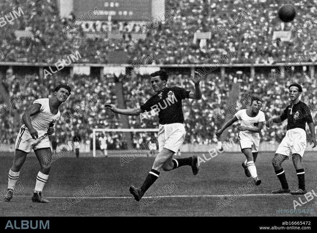 1936 Olympics, Berlin - Play was eventful and held the spectators spellbound. Here shows Austria against Hungary in action during the intermediate round. (Das wechselvolle Spielbild beim Handball hielt die Zuschauer im Bann: Hier sturmt Osterreich gegen Ungarn im Spiel der Zwischenrunde.). ©TopFoto.