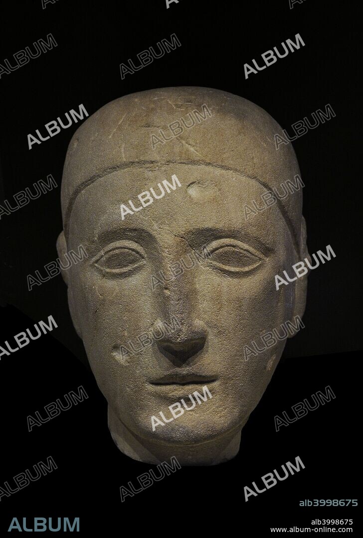 Cultura Ibérica. Cabeza femenina. Siglos IV-III a. C. Piedra arenisca. Procedente del Santuario del Cerro de los Santos (Montealegre del Castillo, provincia de Albacete). Museo Arqueológico Nacional. Madrid. España.