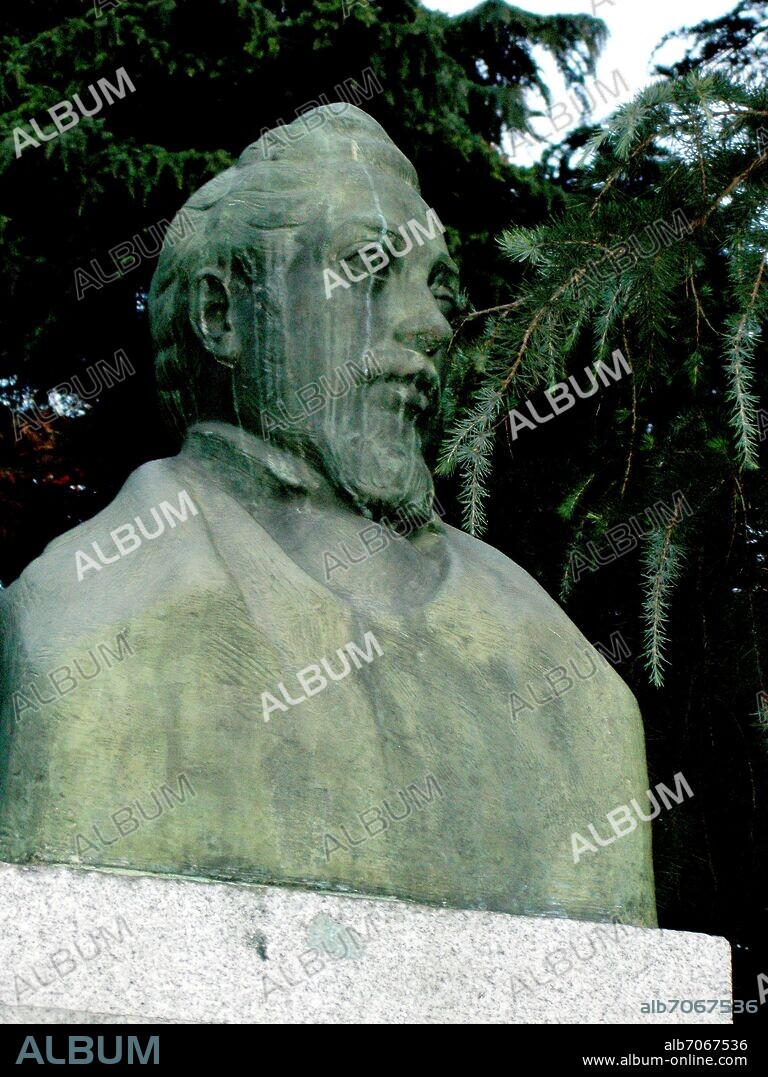 MONUMENTO A MARIANO JOSE DE LARRA EN LA CALLE BAILEN.